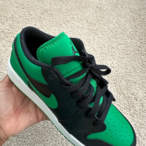 Air Jordan 1 Low - Picture 7 of 9